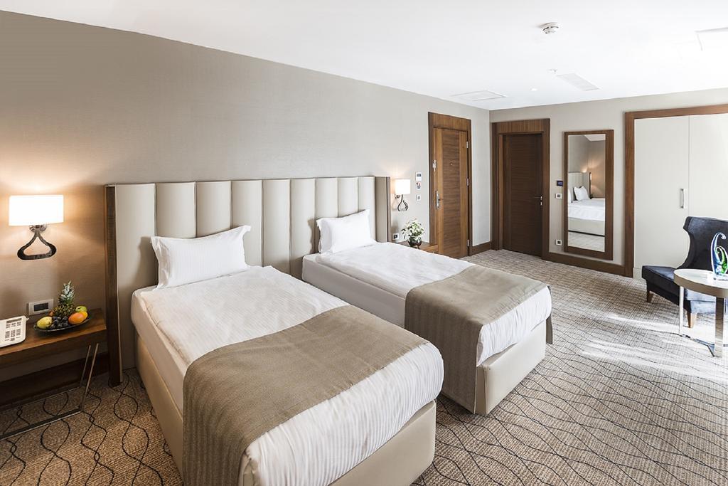 Ramada By Wyndham Sakarya Hotel חדר תמונה