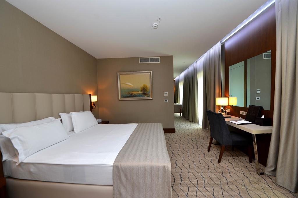 Ramada By Wyndham Sakarya Hotel מראה חיצוני תמונה